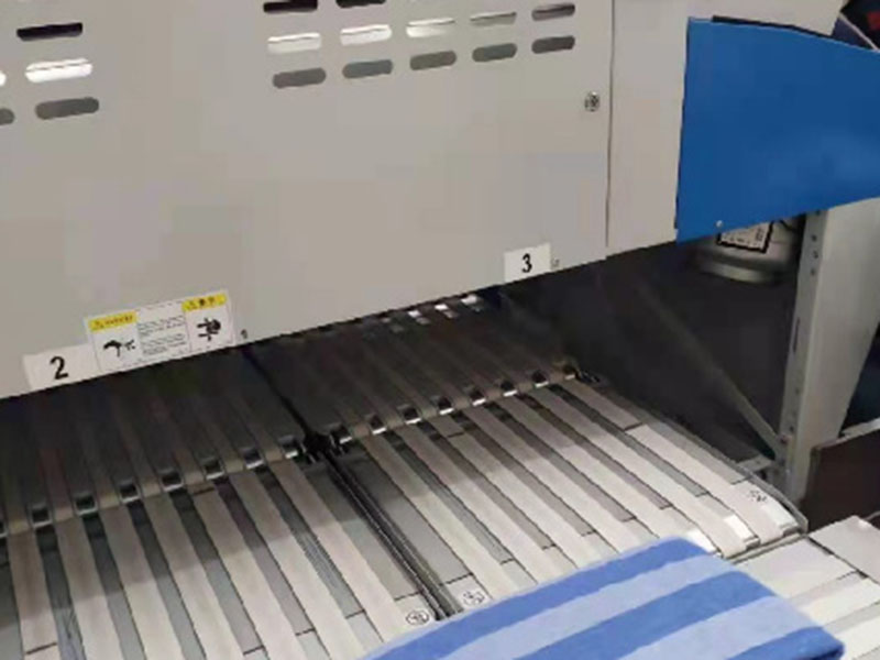 赫山巾类折叠机-01