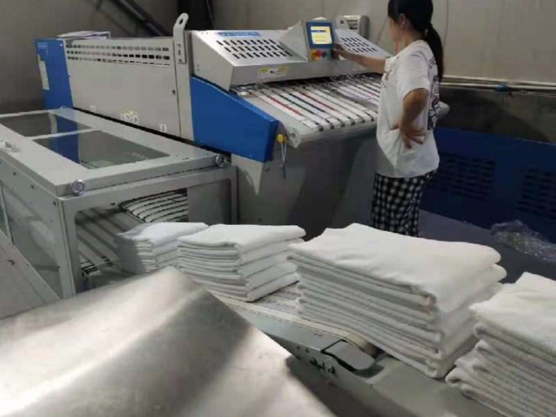 赫山巾类折叠机-02